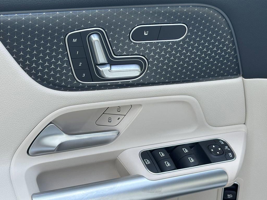 new 2025 Mercedes-Benz GLA 250 car, priced at $48,795