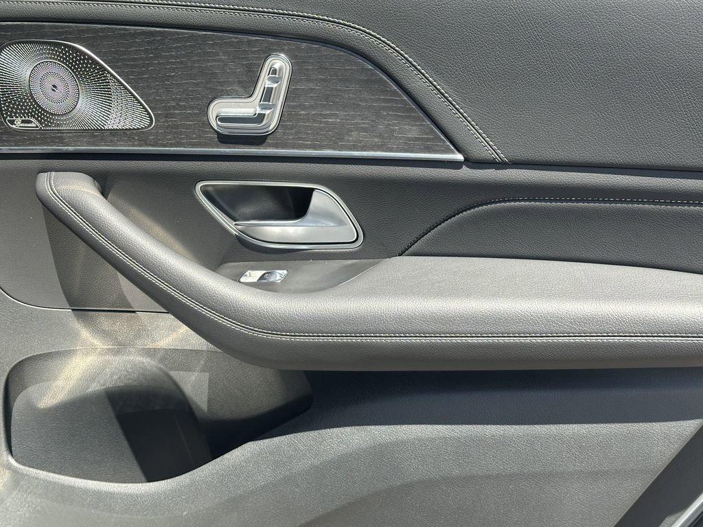new 2025 Mercedes-Benz GLS 450 car, priced at $101,275