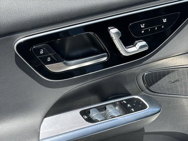 new 2025 Mercedes-Benz GLC 300 car, priced at $58,895