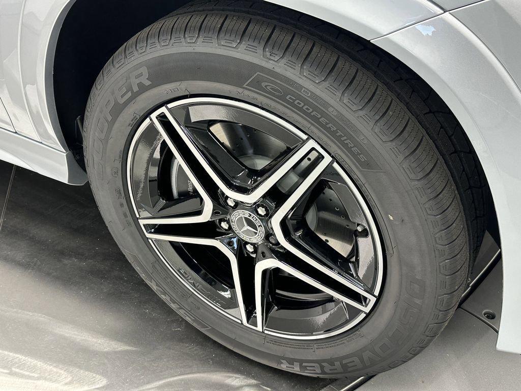 new 2026 Mercedes-Benz GLE 450 car, priced at $81,525
