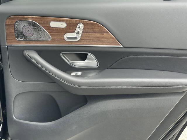 new 2025 Mercedes-Benz GLS 450 car, priced at $102,945