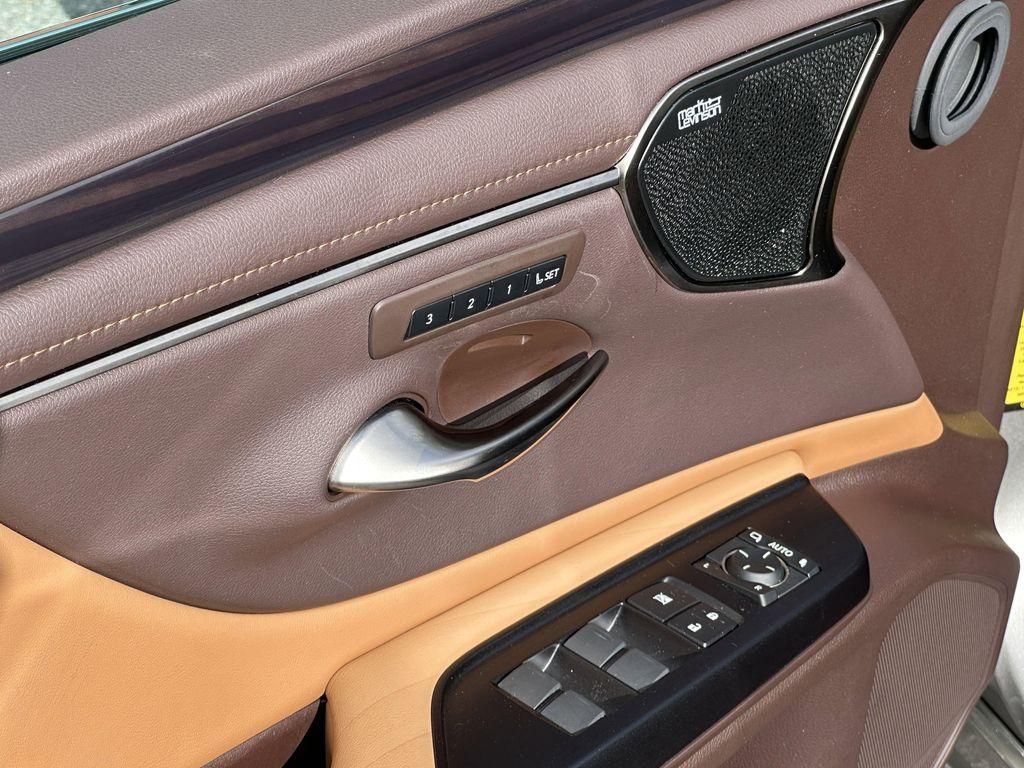 used 2020 Lexus ES 300h car, priced at $32,999