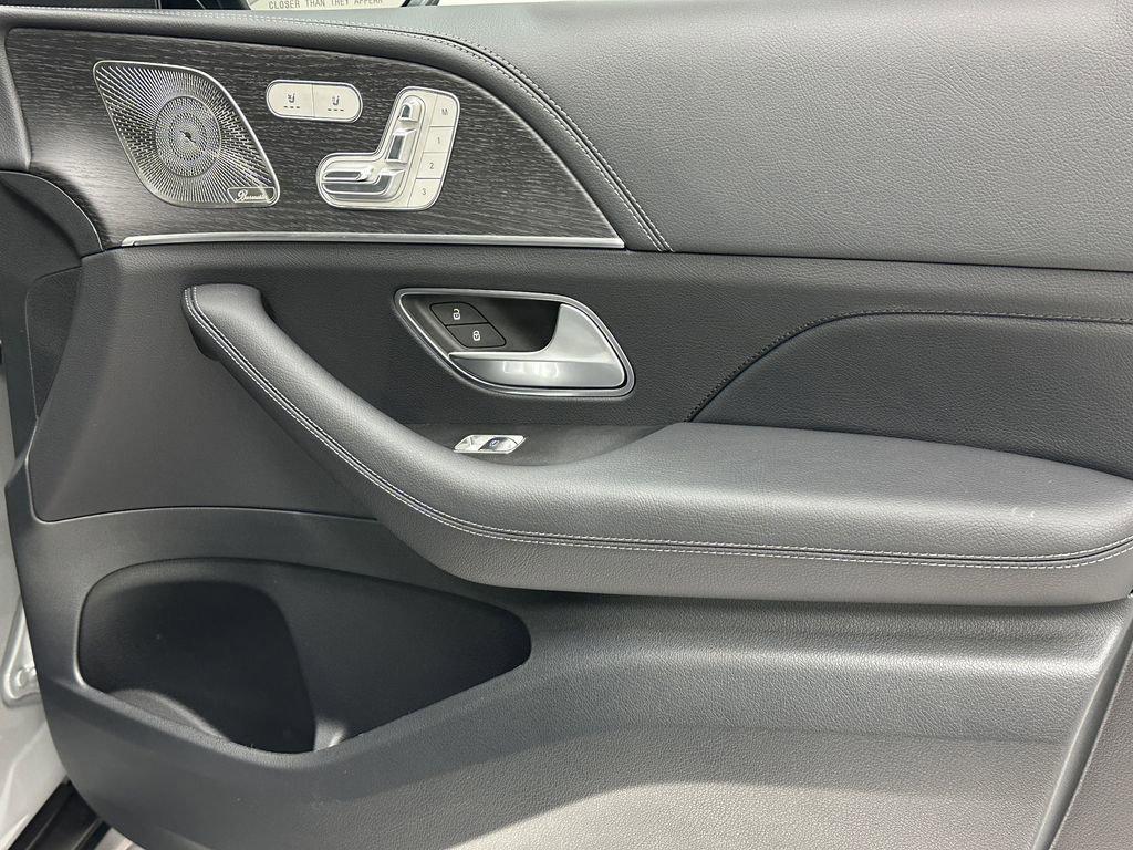 new 2026 Mercedes-Benz GLS 580 car, priced at $125,625
