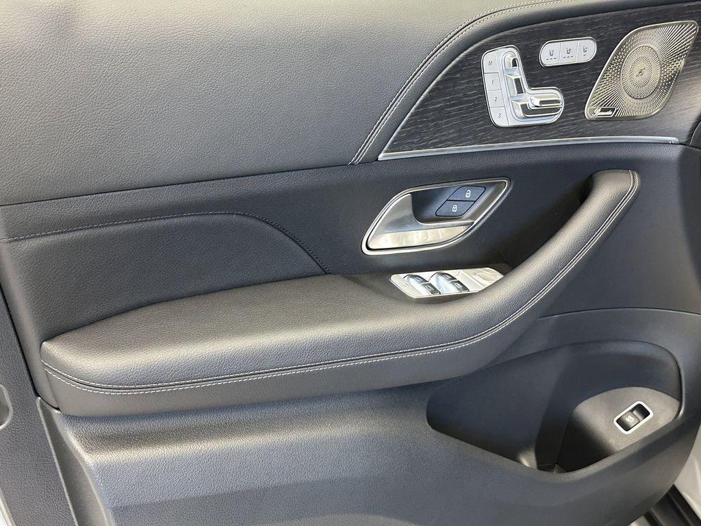 new 2026 Mercedes-Benz GLS 580 car, priced at $125,625