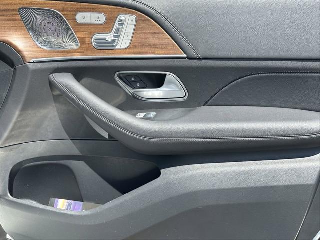new 2025 Mercedes-Benz GLS 450 car, priced at $99,895