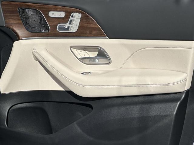 new 2025 Mercedes-Benz GLS 450 car, priced at $99,845
