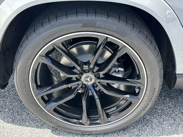 new 2025 Mercedes-Benz GLS 580 car, priced at $126,705