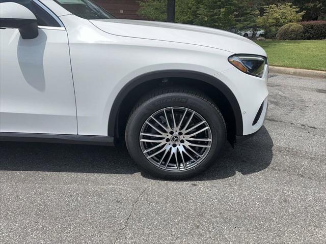 new 2024 Mercedes-Benz GLC 300 car, priced at $55,305