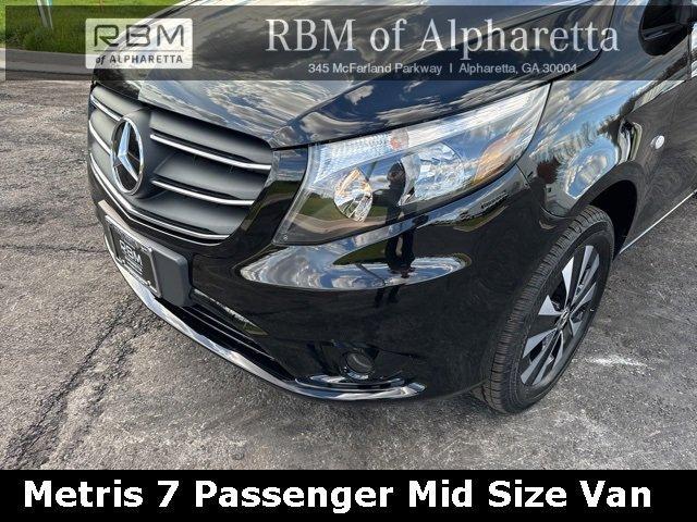 new 2023 Mercedes-Benz Metris car