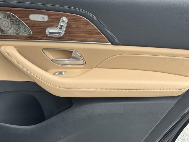 new 2025 Mercedes-Benz GLS 450 car, priced at $101,925