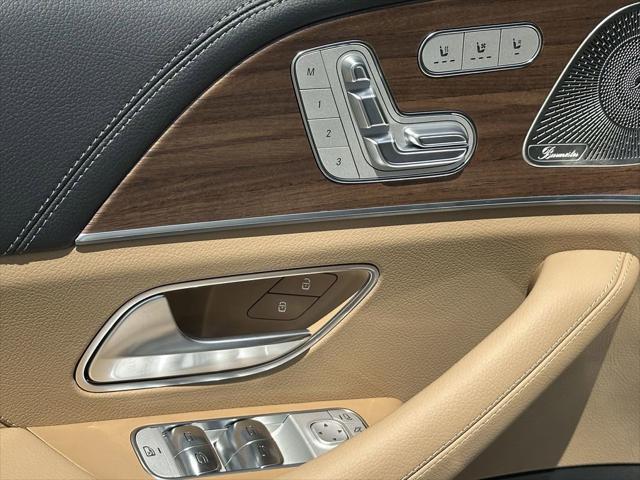 new 2025 Mercedes-Benz GLS 580 car, priced at $121,505