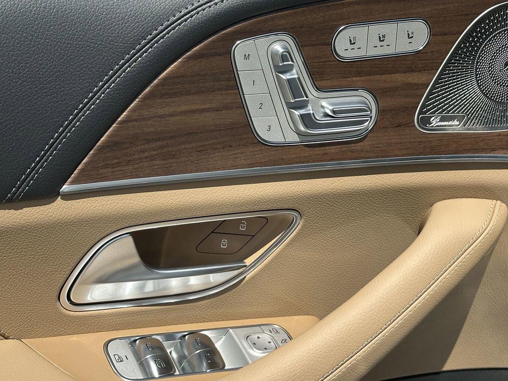 new 2025 Mercedes-Benz GLS 580 car, priced at $121,505