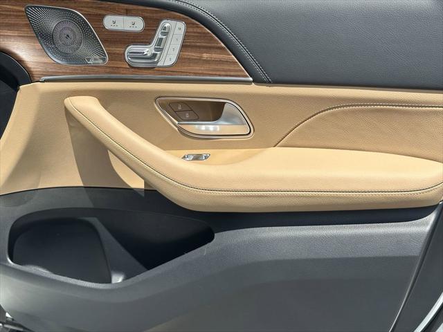new 2025 Mercedes-Benz GLS 580 car, priced at $121,505