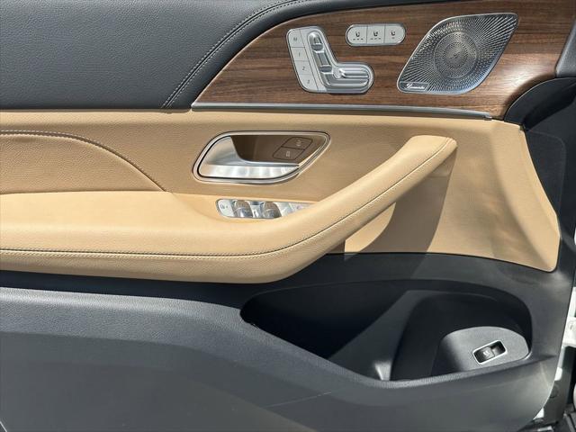 new 2025 Mercedes-Benz GLS 580 car, priced at $121,505