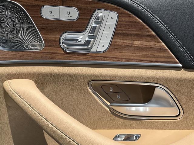 new 2025 Mercedes-Benz GLS 580 car, priced at $121,505