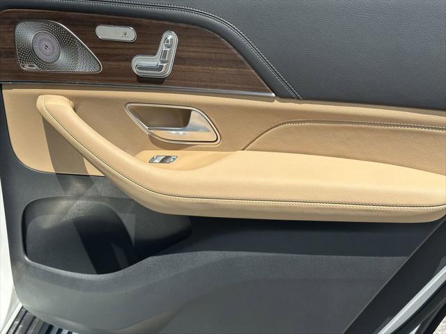 new 2025 Mercedes-Benz GLS 580 car, priced at $121,505