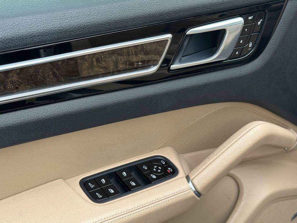 used 2019 Porsche Cayenne car