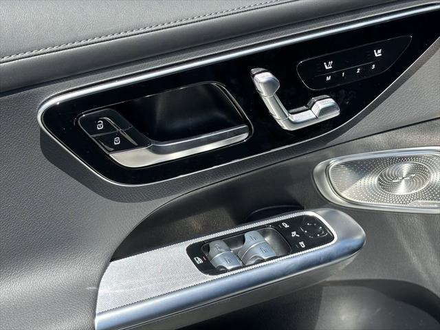 new 2025 Mercedes-Benz GLC 300 car, priced at $62,175