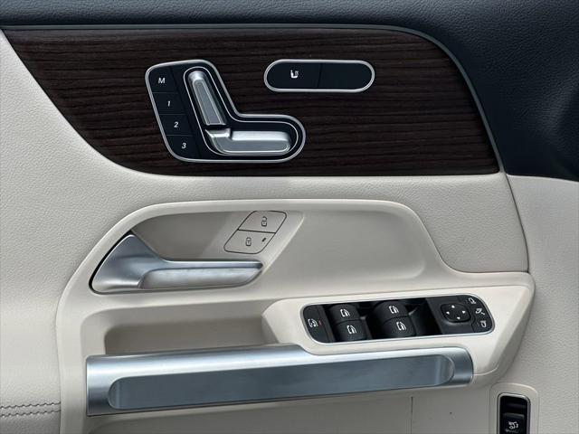 new 2025 Mercedes-Benz GLB 250 car, priced at $53,065