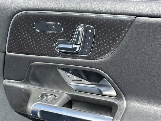 new 2025 Mercedes-Benz GLB 250 car, priced at $47,590