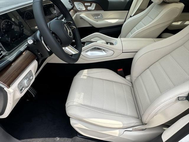 new 2025 Mercedes-Benz GLS 580 car, priced at $121,505