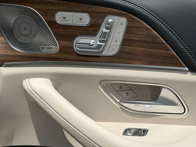 new 2025 Mercedes-Benz GLS 580 car, priced at $121,505