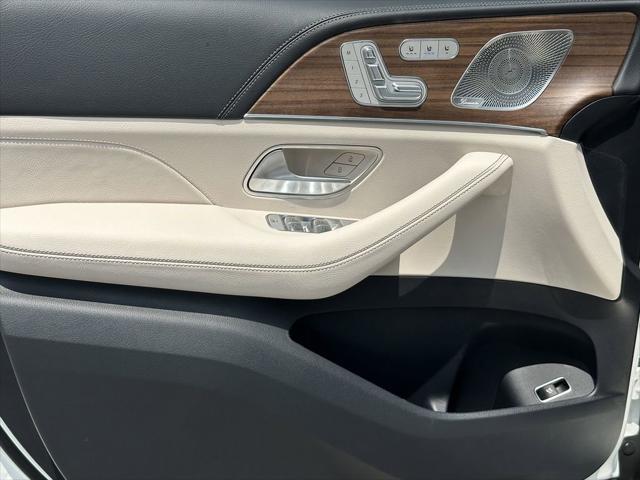 new 2025 Mercedes-Benz GLS 580 car, priced at $121,505