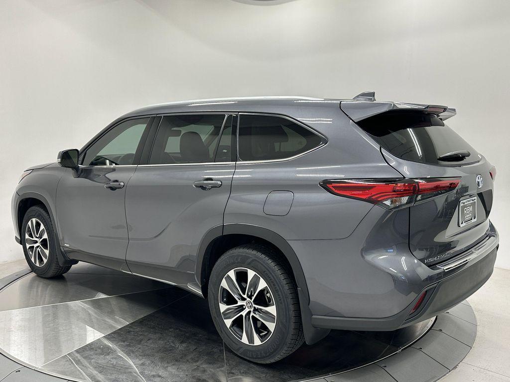 used 2022 Toyota Highlander Hybrid car, priced at $42,899