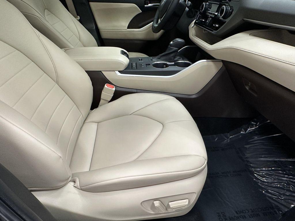 used 2022 Toyota Highlander Hybrid car, priced at $42,899