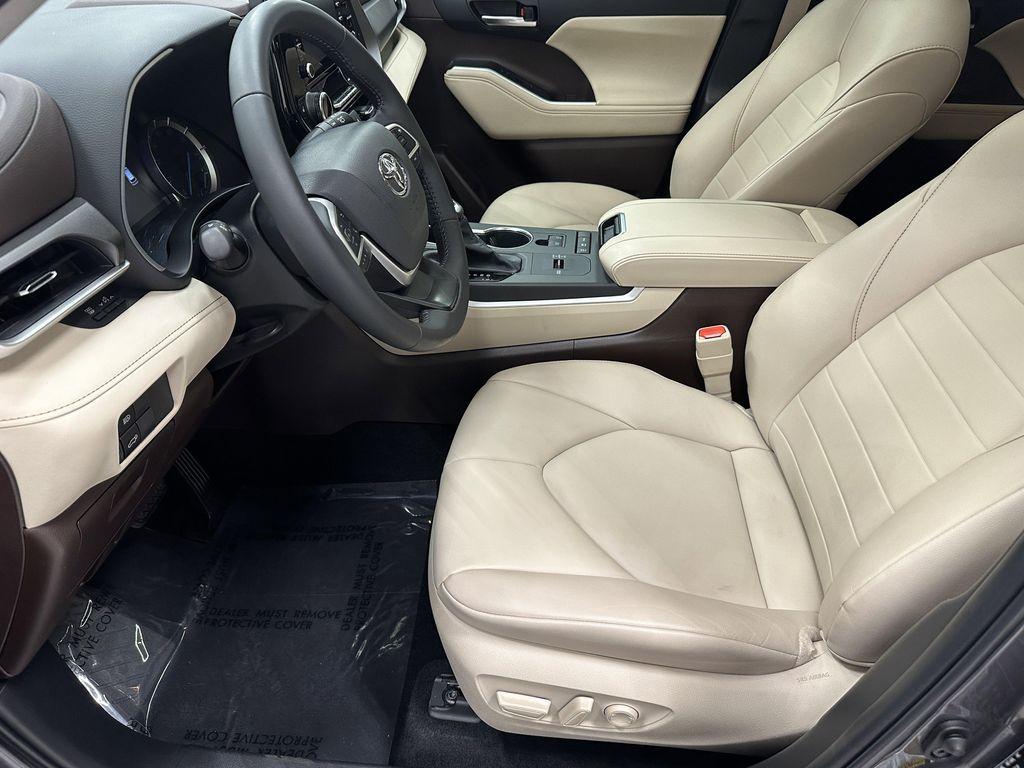 used 2022 Toyota Highlander Hybrid car, priced at $42,899