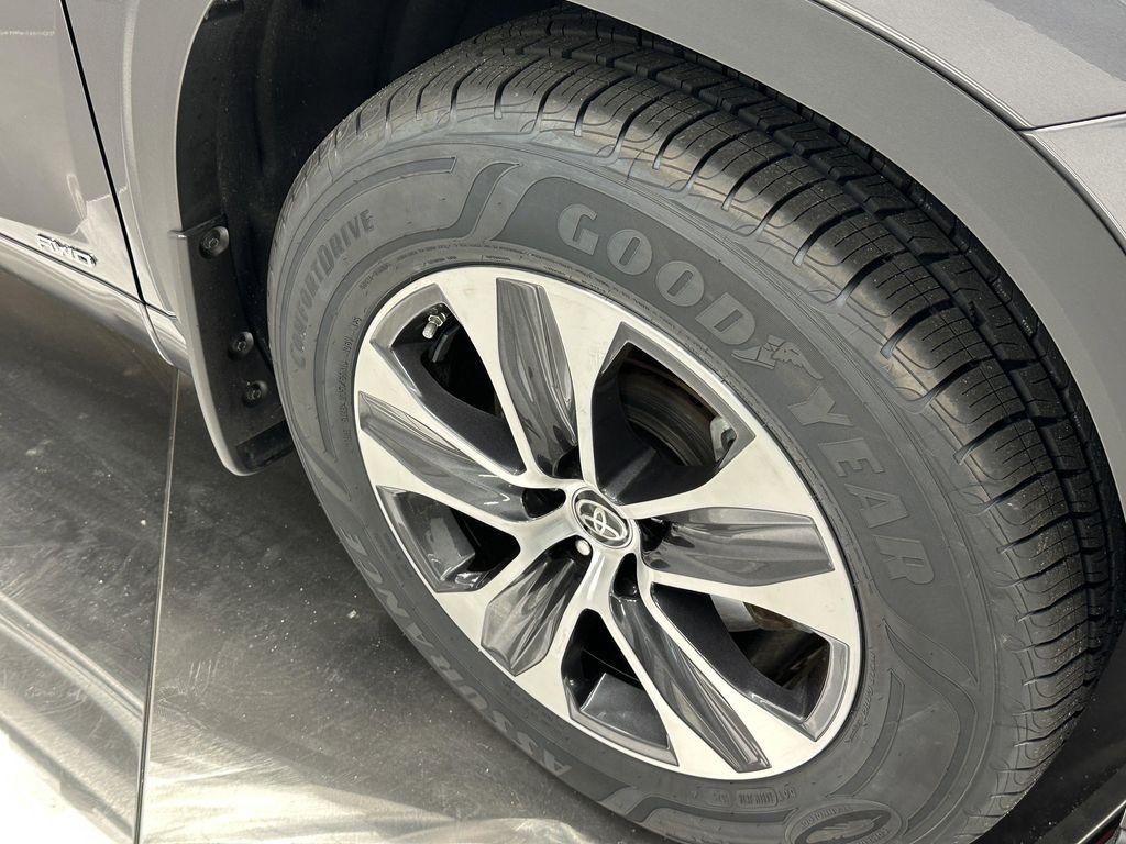 used 2022 Toyota Highlander Hybrid car, priced at $42,899
