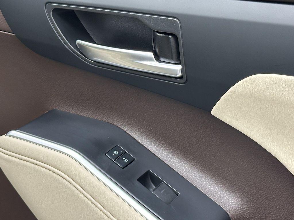 used 2022 Toyota Highlander Hybrid car, priced at $42,899