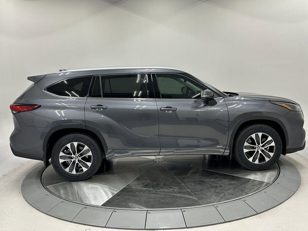used 2022 Toyota Highlander Hybrid car, priced at $42,899