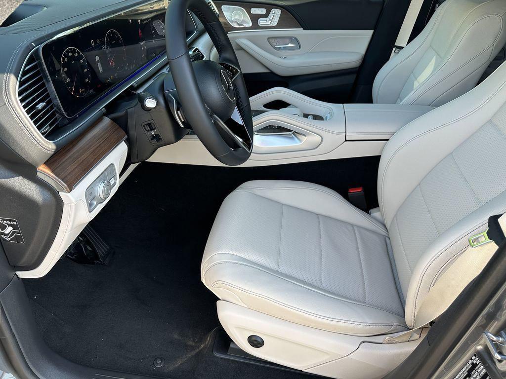 new 2025 Mercedes-Benz GLE 450 car, priced at $89,895