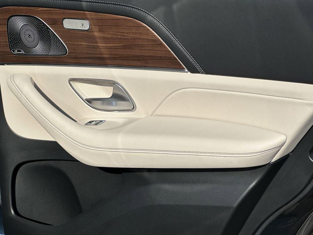 new 2025 Mercedes-Benz GLE 450 car, priced at $89,895