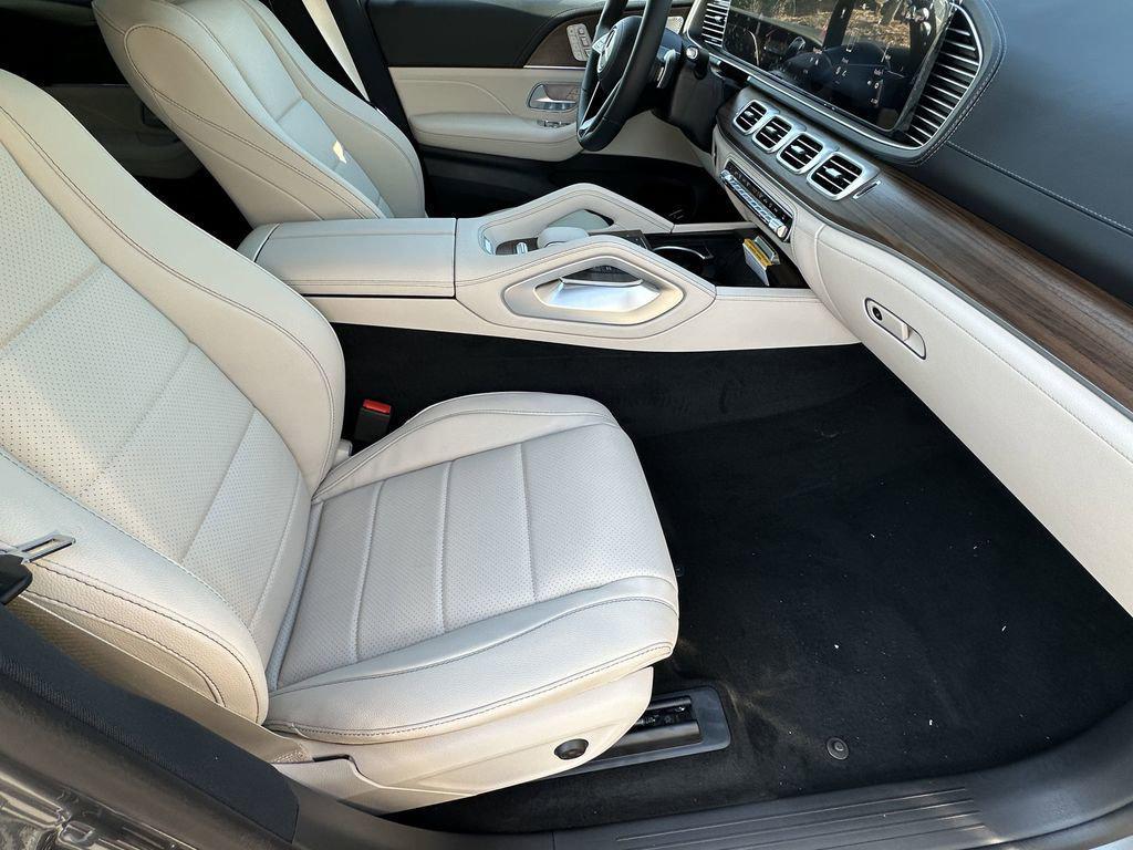 new 2025 Mercedes-Benz GLE 450 car, priced at $89,895
