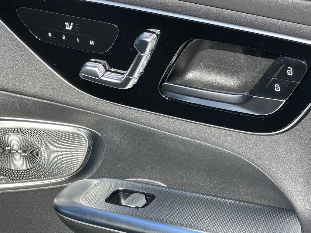 new 2025 Mercedes-Benz GLC 350e car, priced at $70,685