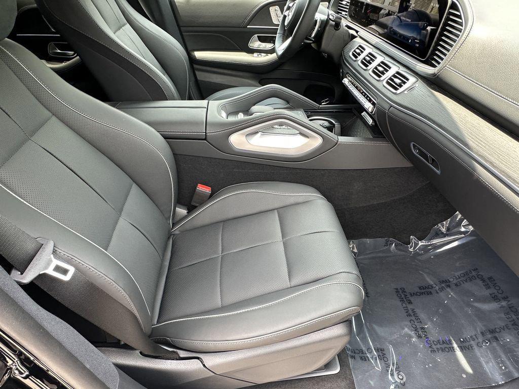 new 2025 Mercedes-Benz GLS 580 car, priced at $123,225