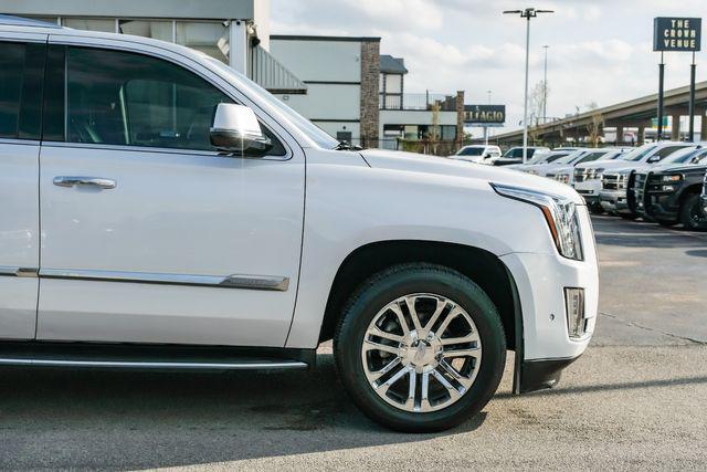 used 2017 Cadillac Escalade ESV car, priced at $26,990