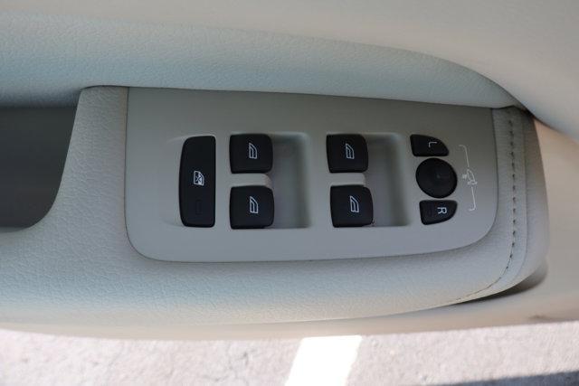 used 2022 Volvo XC60 car, priced at $28,995