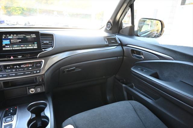 used 2022 Honda Pilot car, priced at $28,995