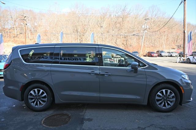 used 2022 Chrysler Pacifica Hybrid car, priced at $22,995