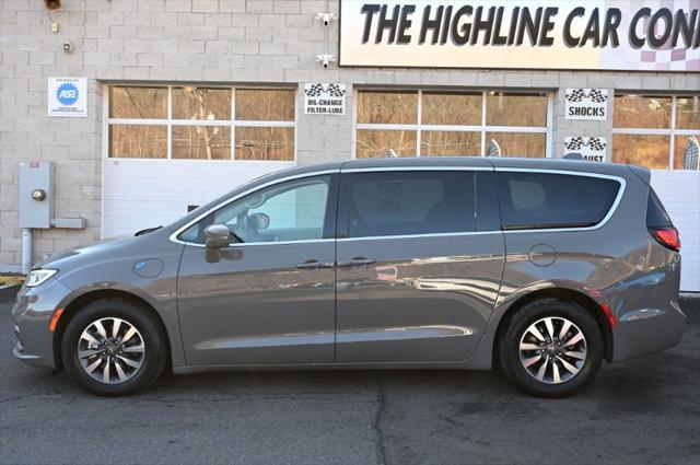 used 2022 Chrysler Pacifica Hybrid car, priced at $22,995