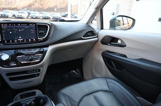 used 2022 Chrysler Pacifica Hybrid car, priced at $22,995