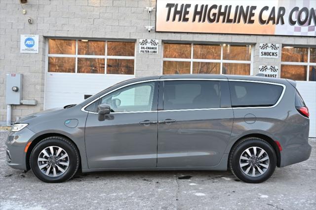 used 2022 Chrysler Pacifica Hybrid car, priced at $21,995