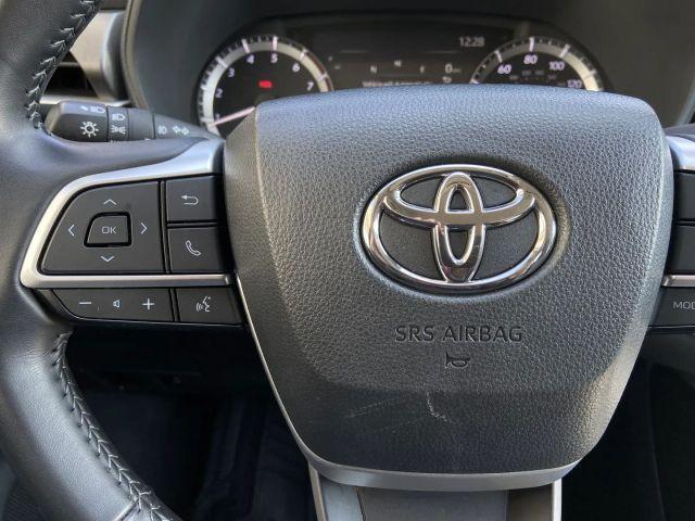 used 2024 Toyota Highlander car, priced at $35,900