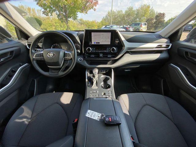 used 2024 Toyota Highlander car, priced at $35,900