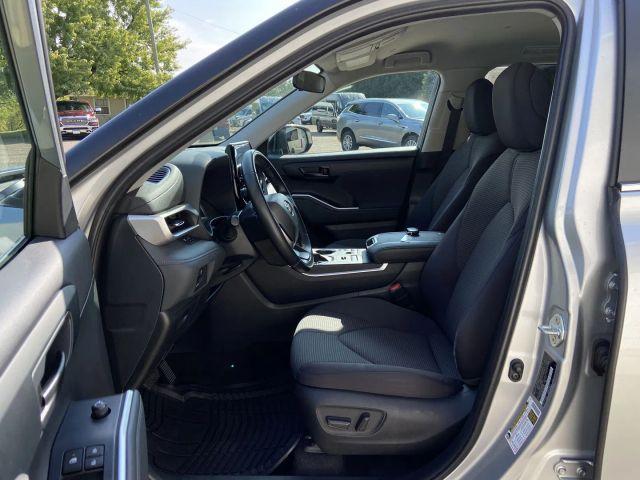 used 2024 Toyota Highlander car, priced at $35,900