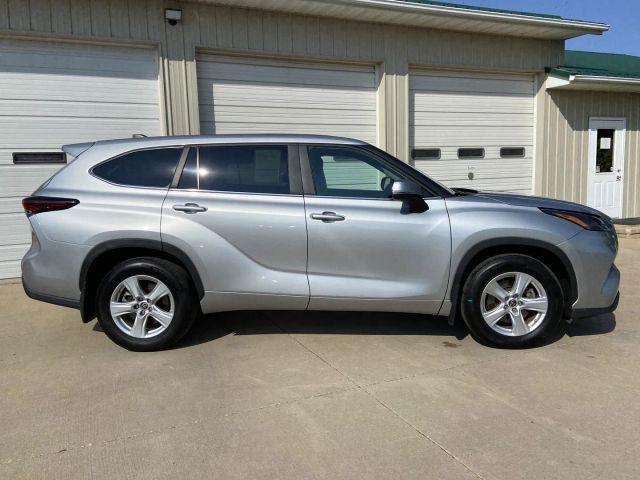 used 2024 Toyota Highlander car, priced at $35,900