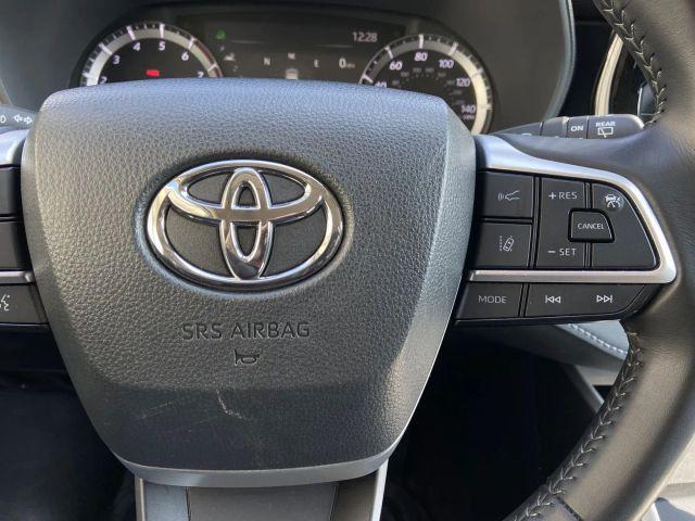 used 2024 Toyota Highlander car, priced at $35,900